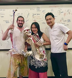 Licensed Taiwan acupuncturist learns trigger point therapy at RSM