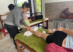 French massage therapist joins our myofasicla release and cupping course